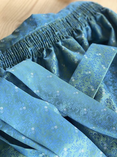 Dirndl als Dreiteiler in Türkis-Blau